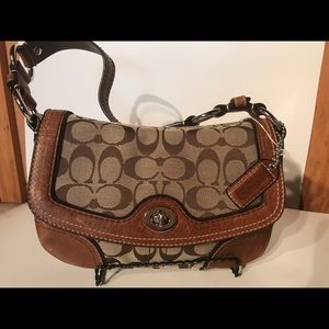 Coach Logo signature bag beautiful